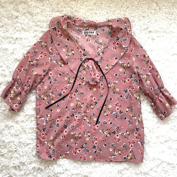 Bundle: two floral blouses, made in Korea, one size (fits up to a medium size). - Picture 1 of 8
